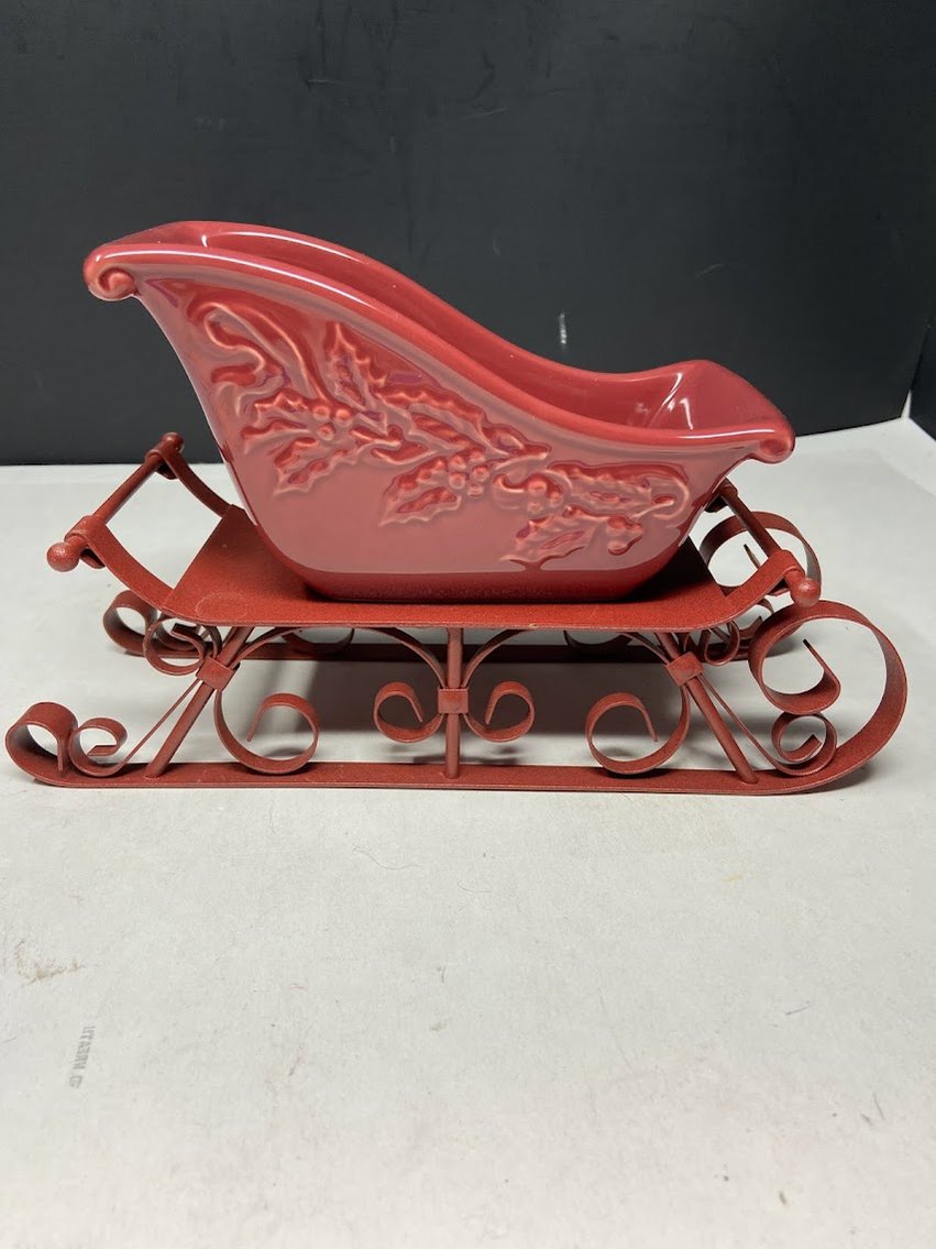 Garland Sleigh Dish Set & Sleigh Runners