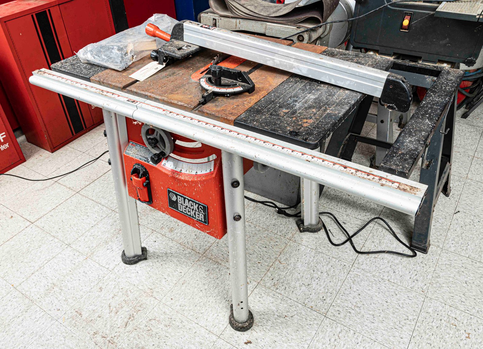 Black and Decker Model BT2500 Table Saw