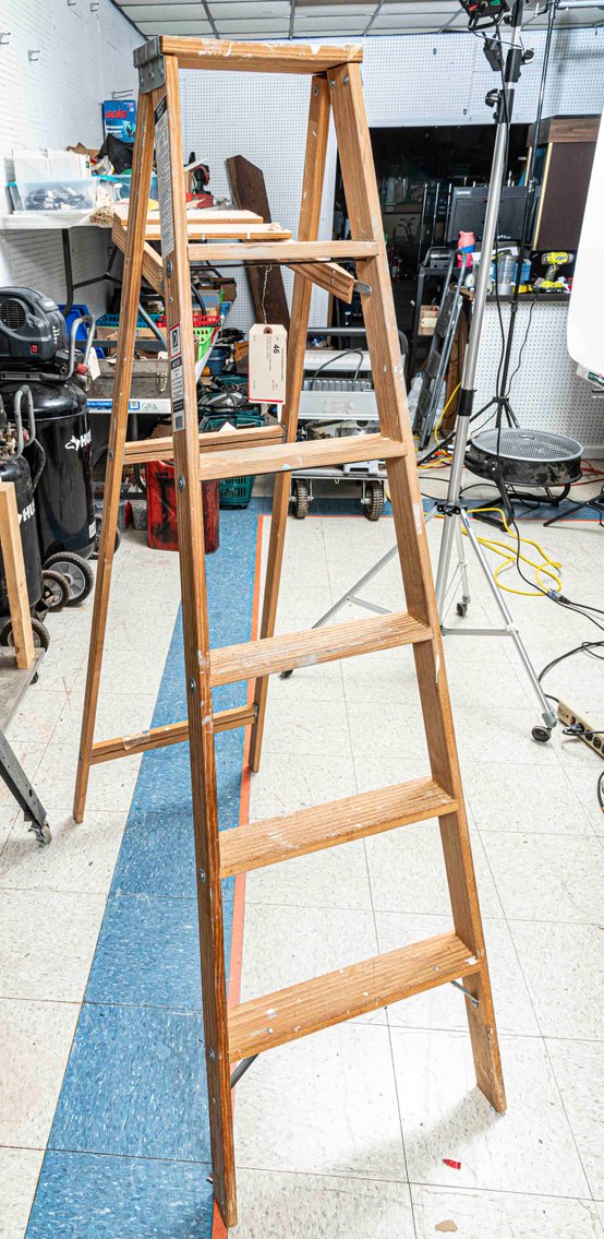 Davidson 6' Wooden Step Ladder