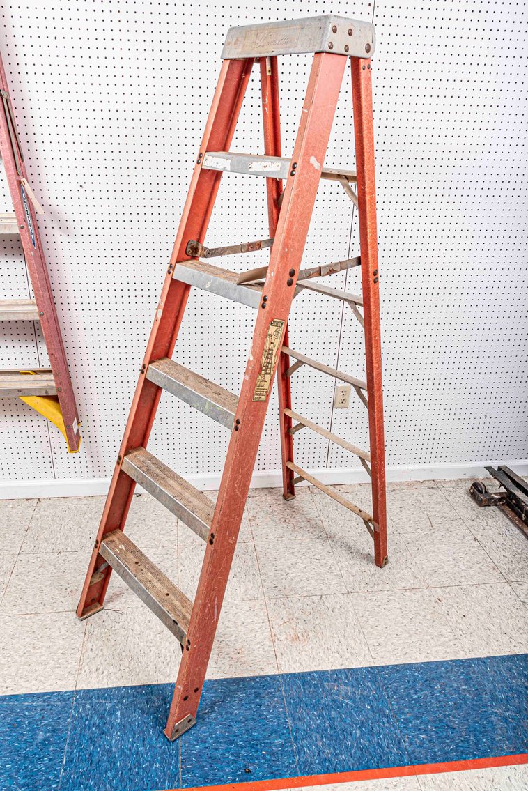 Louisville 6' Fiberglass/Aluminum Step Ladder