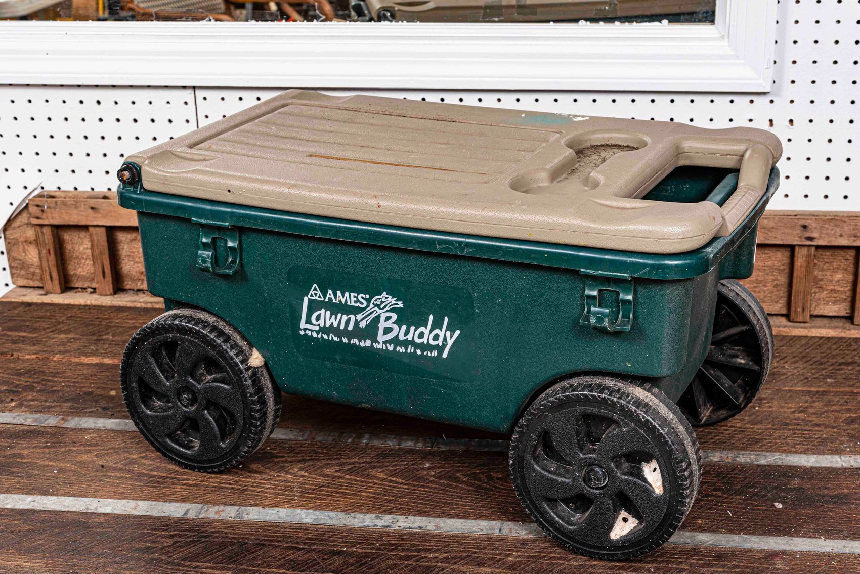 Ames Rolling Lawn Stool/Tool caddy
