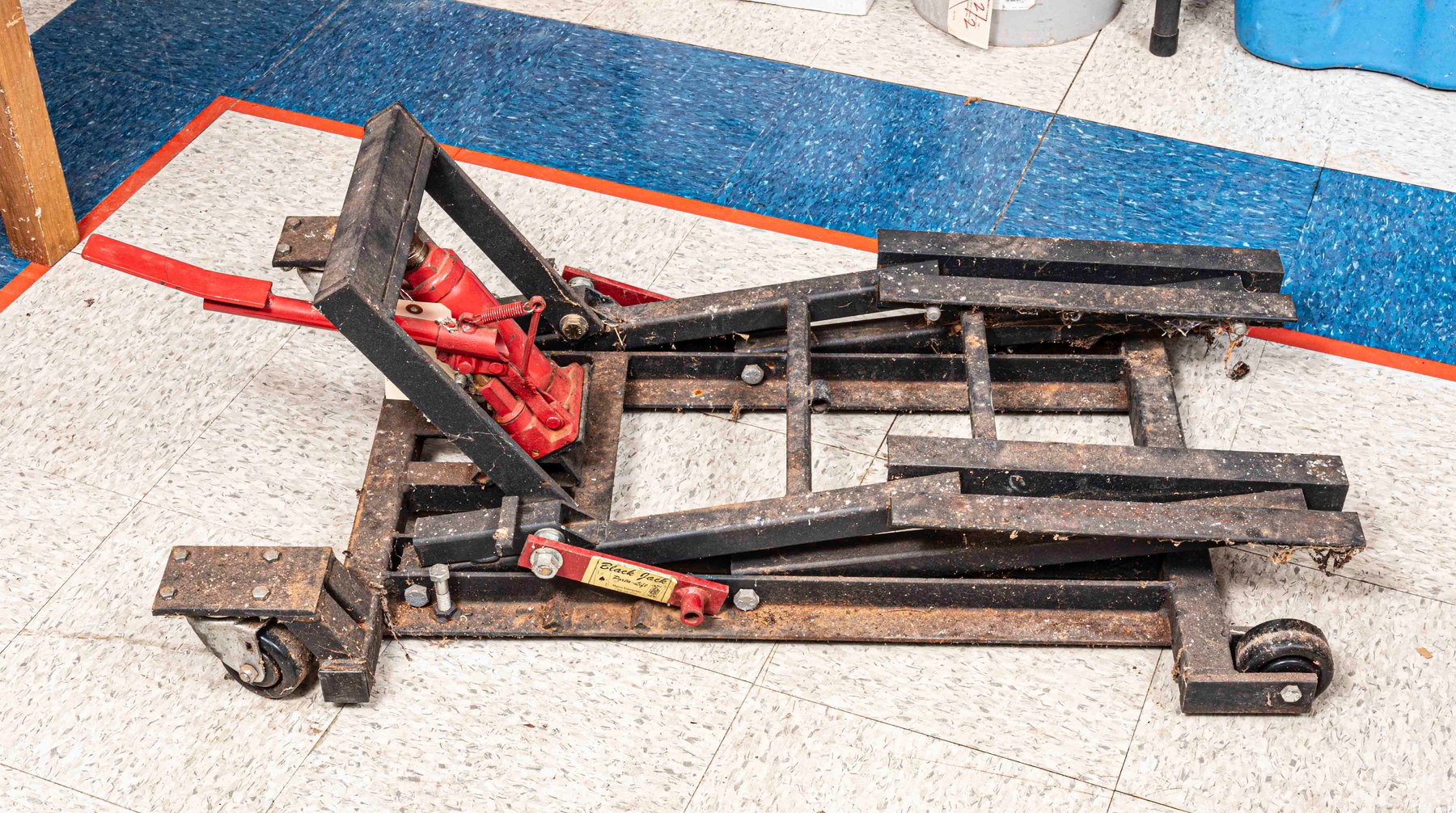 Black Jack Power Riding Mower Lift