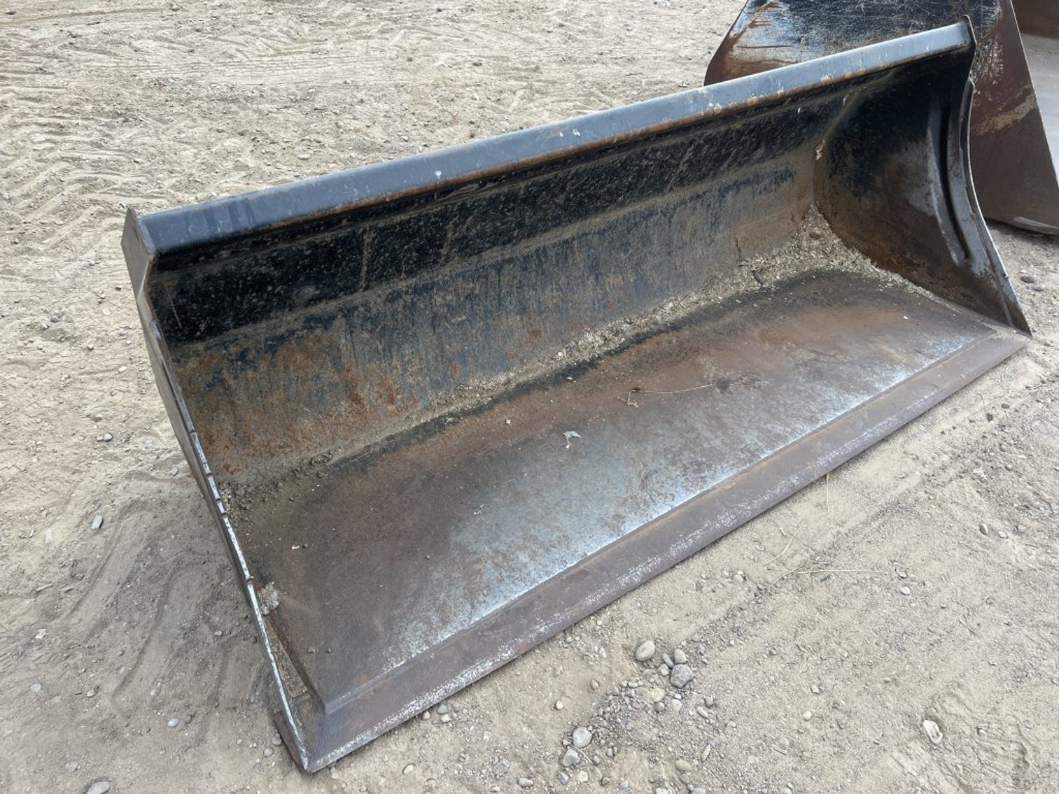 Bucket fits AgCo 95