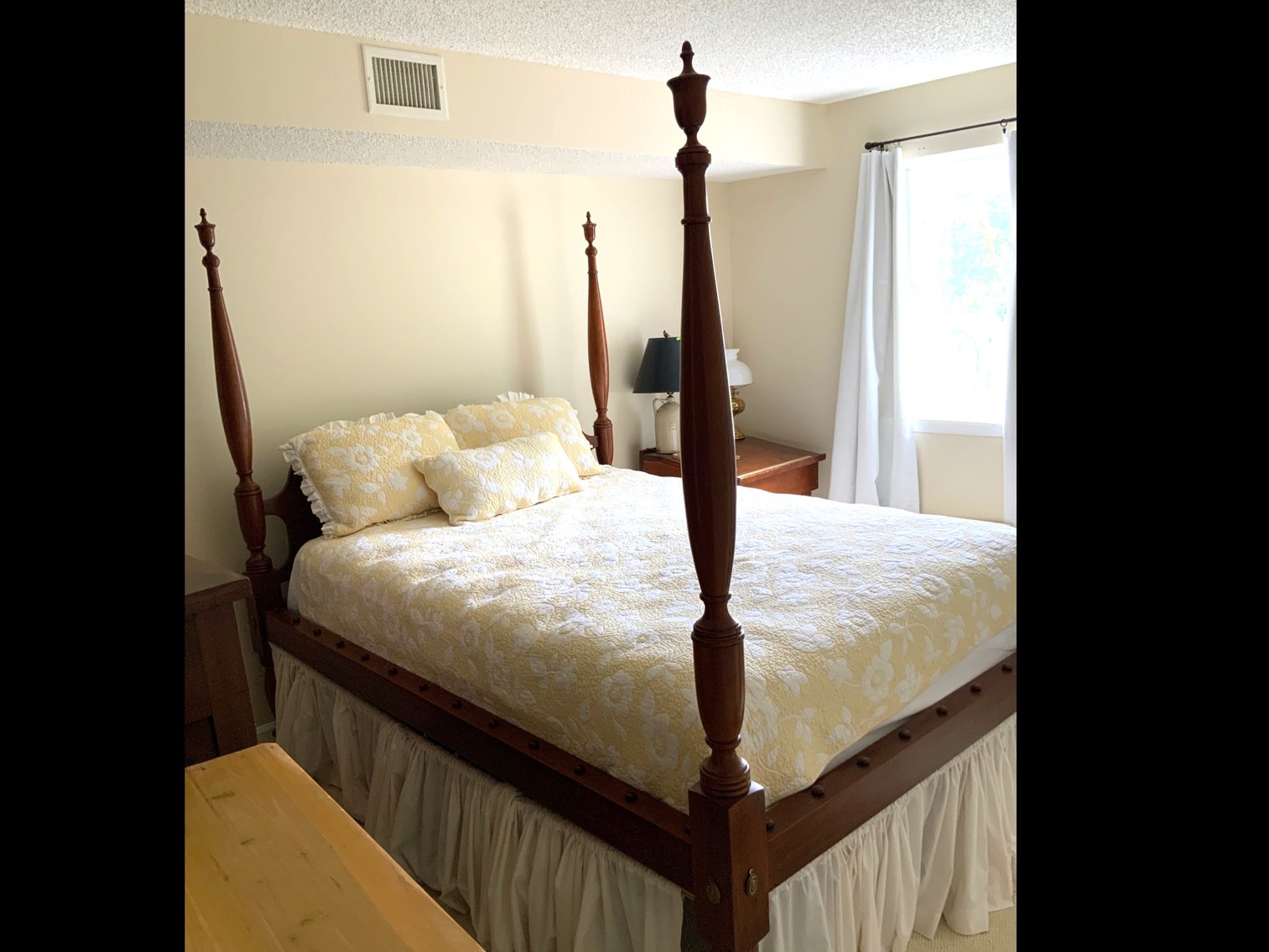 Henkel Harris Queen Bed