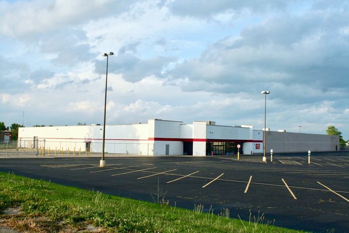 Image for Lender Owned Auction of 11 Retail & Restaurants in 7 States -- ALL SELLING REGARDLESS OF PRICE!