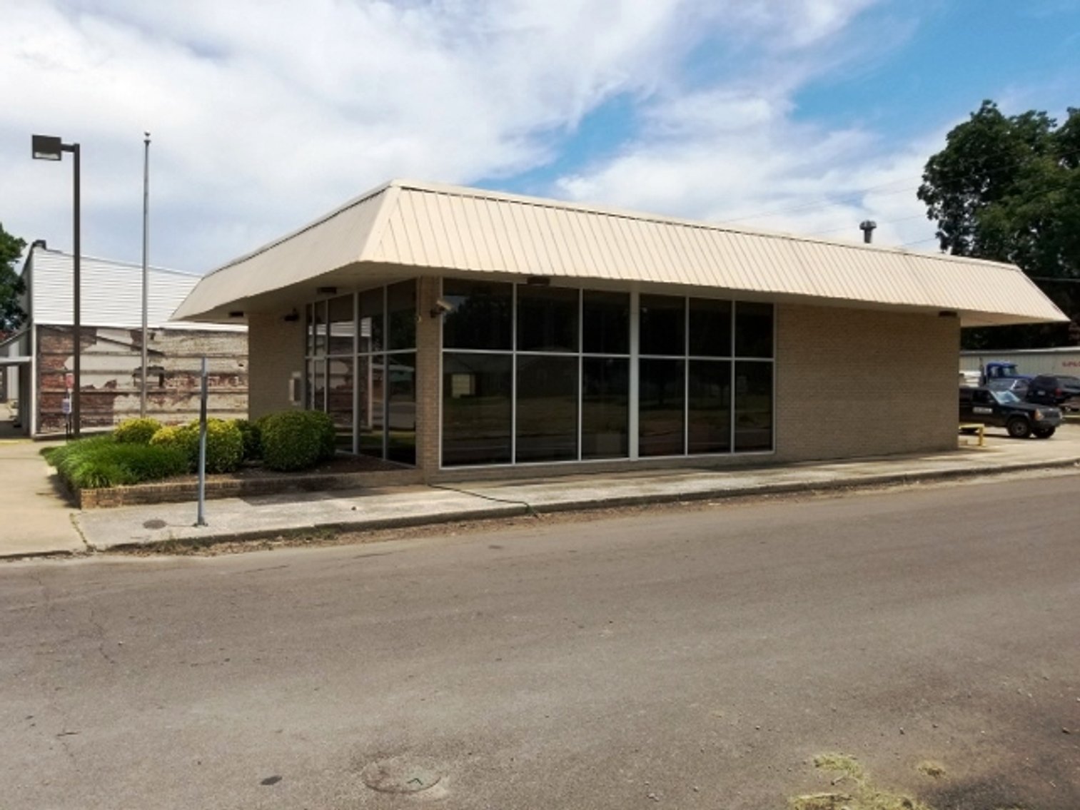 Image for 2,120±SF Former Bank Branch on .17± Acre at 124 S Main St, Ridgely TN 38080 (Lake County)
