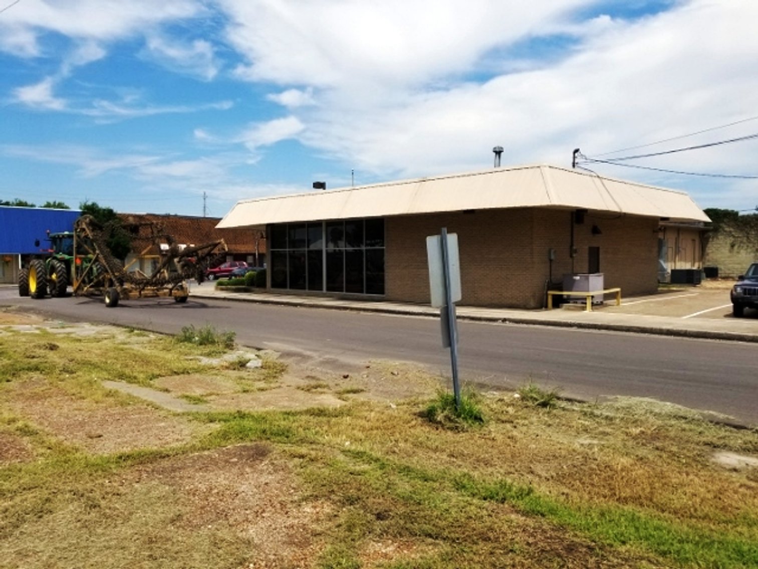 Image for 2,120±SF Former Bank Branch on .17± Acre at 124 S Main St, Ridgely TN 38080 (Lake County)