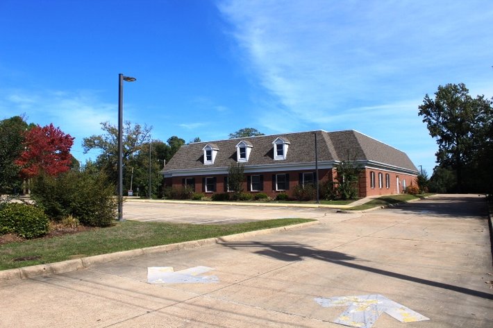 Image for Absolute Auction of 7 Former Bank Buildings in 6 States AL-AR-GA-IL-LA-MO