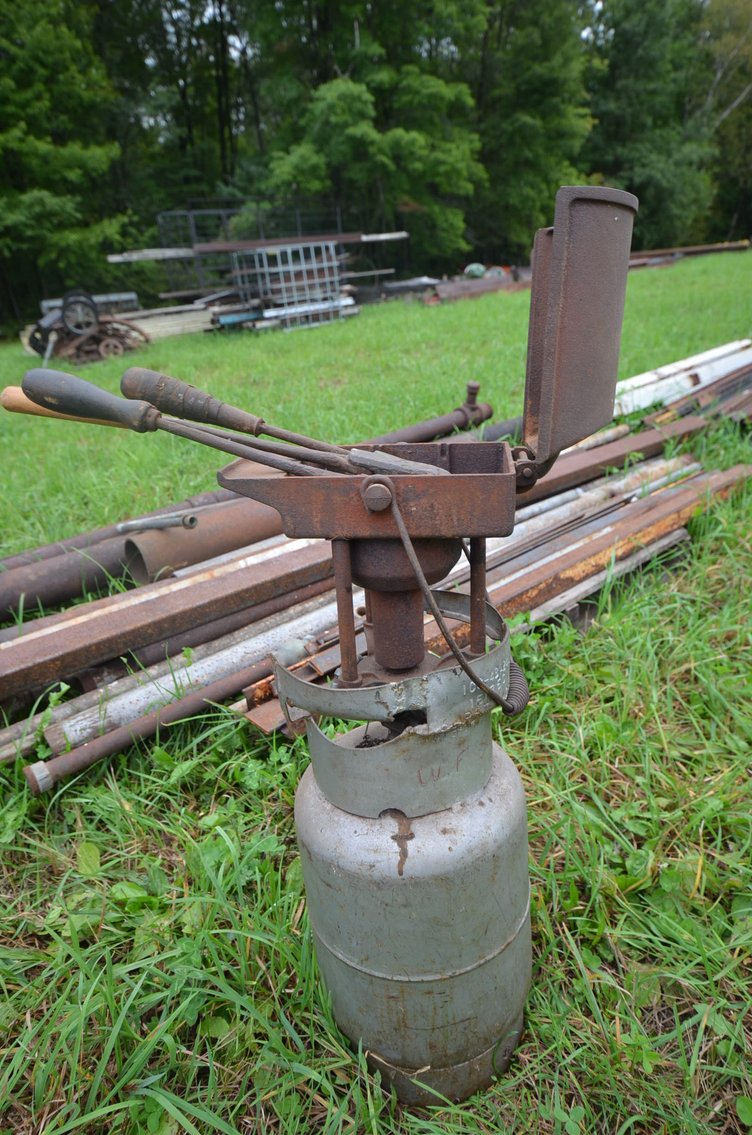 Image for ALLIS CHALMERS TRACTOR, WELDING & SHOP TOOLS, HORSE TACK, COLLECTIBLES, HOUSEHOLD & MORE!