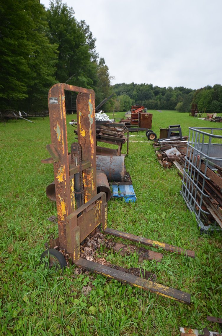 Image for ALLIS CHALMERS TRACTOR, WELDING & SHOP TOOLS, HORSE TACK, COLLECTIBLES, HOUSEHOLD & MORE!