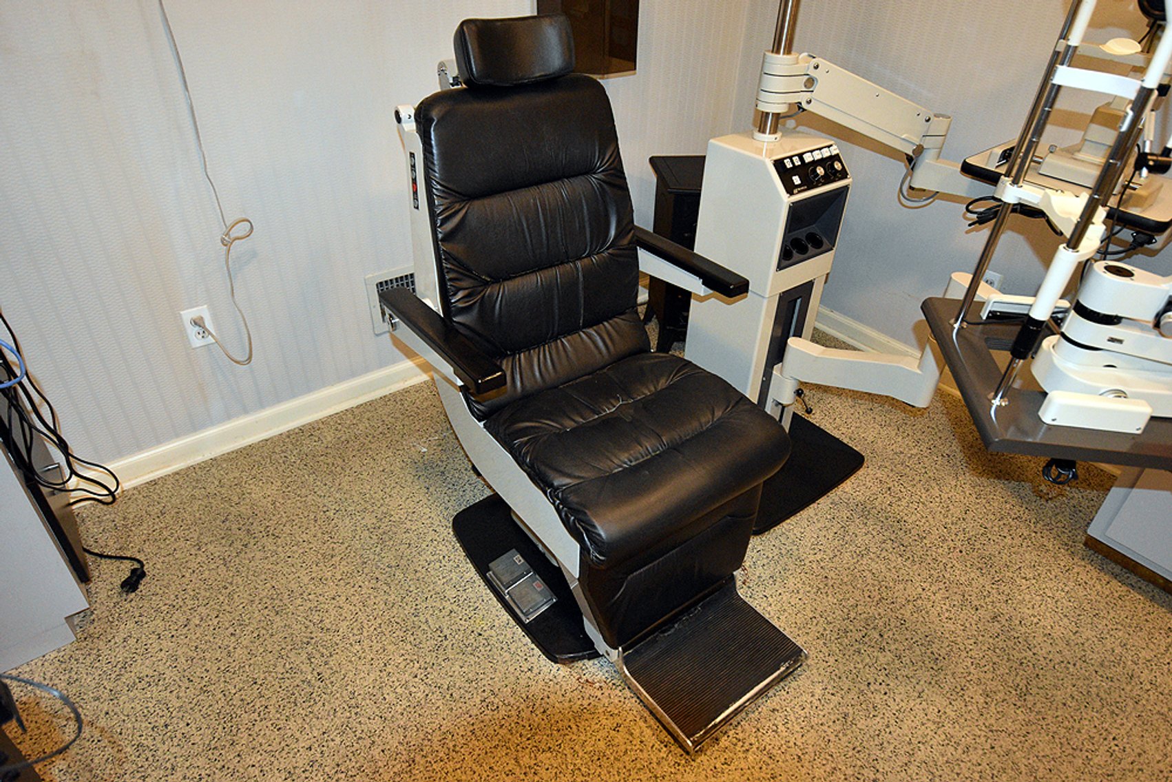 Image for Complete Contents of Optometrist Lab & Office