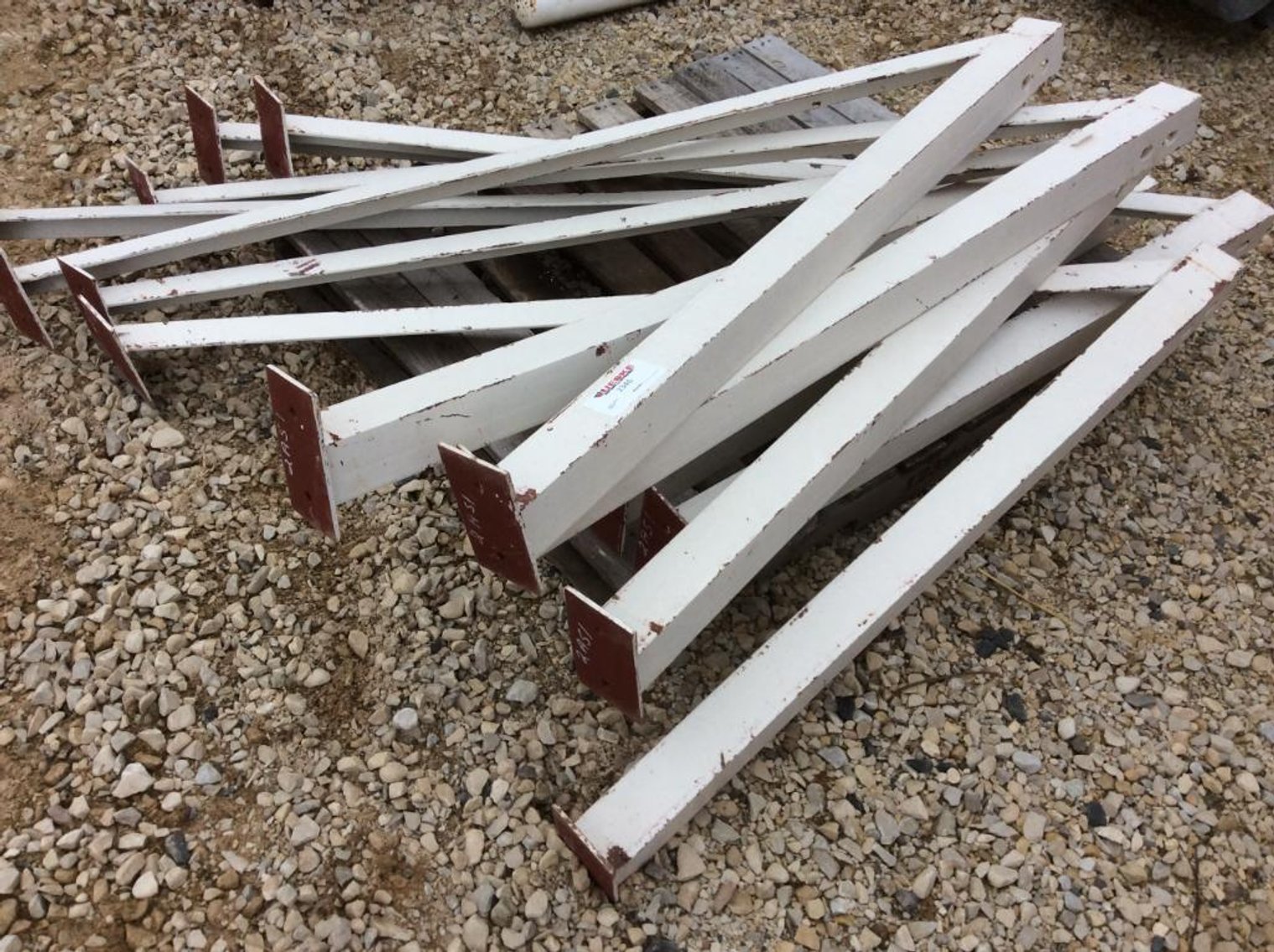 9) 4 ft. White Steel Angle Brackets