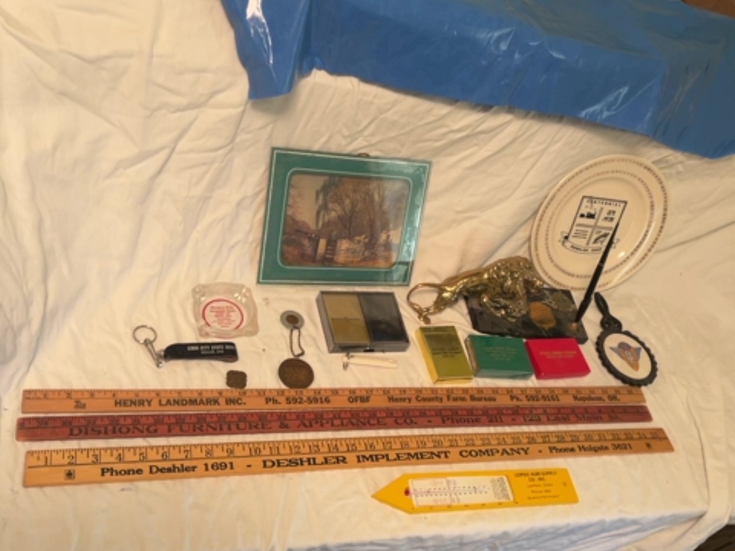 Advertising Pieces and Collectibles 