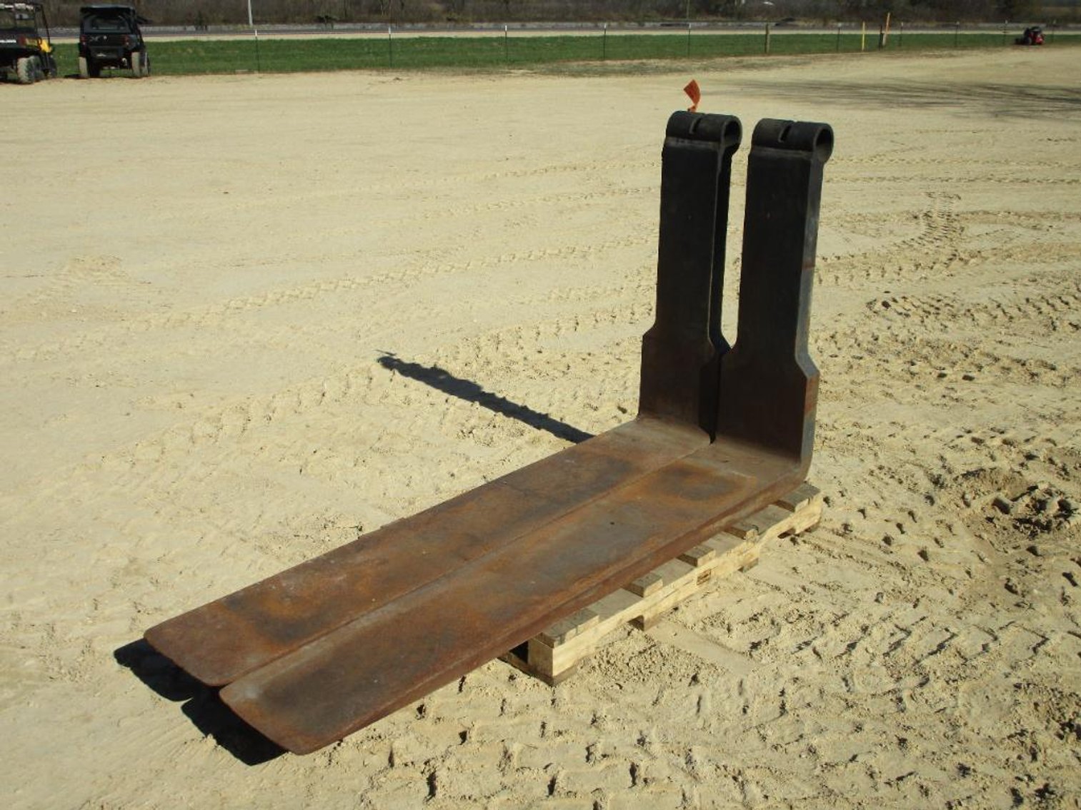 Pair of Heavy Duty 30,000 lb Capacity Pin Style Forks