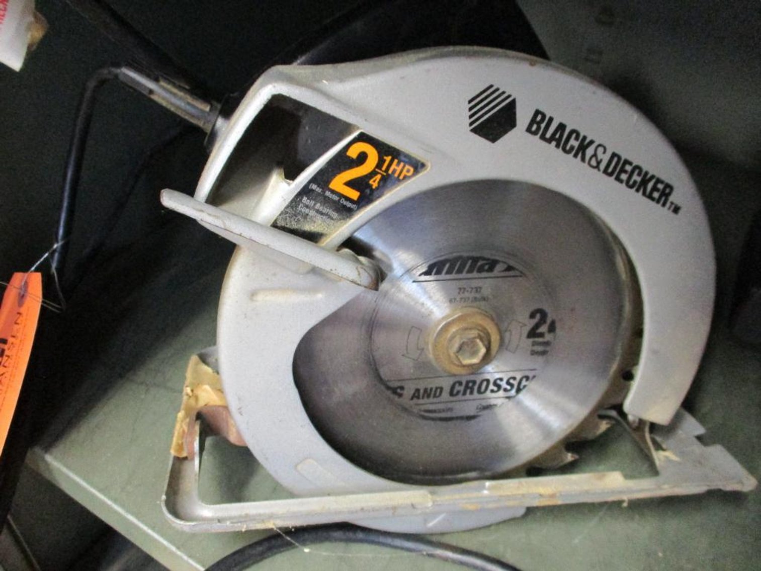 Black and Decker Corded Circular Saw (G)