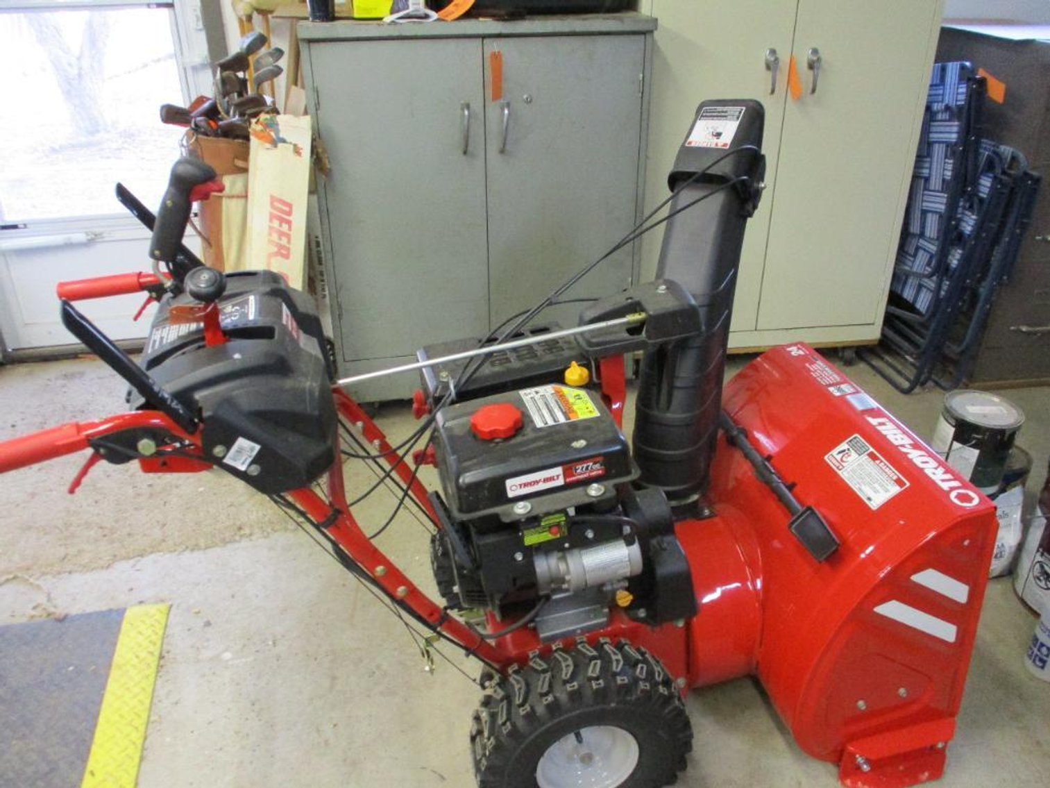 Troy-Bilt Snow Thrower (G)