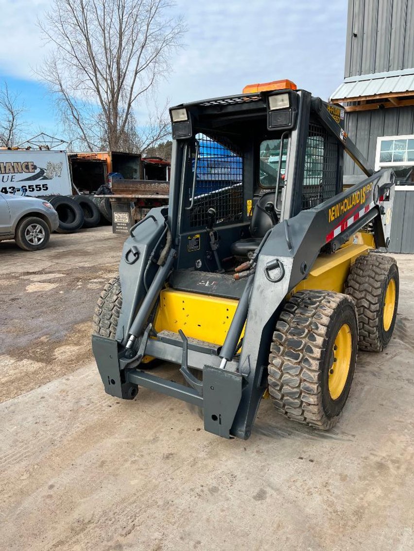 2001 New Holland LS190 (Located in DePere, WI)