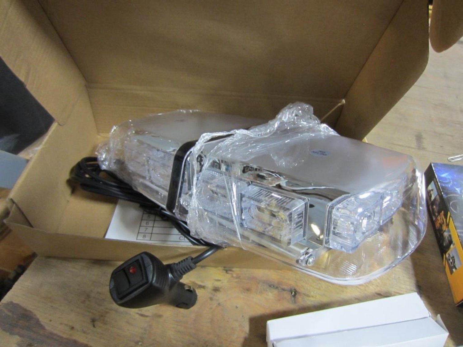 Amber LED Strobe Light with Magnetic Base Mount (PR12)