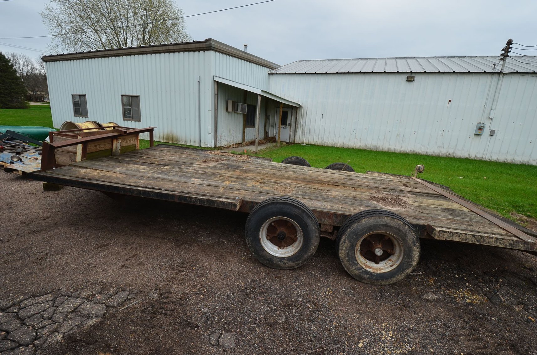 Trailer, 16 ft x 96", 2 ft Beaver Tail, Wood Deck, Tandem