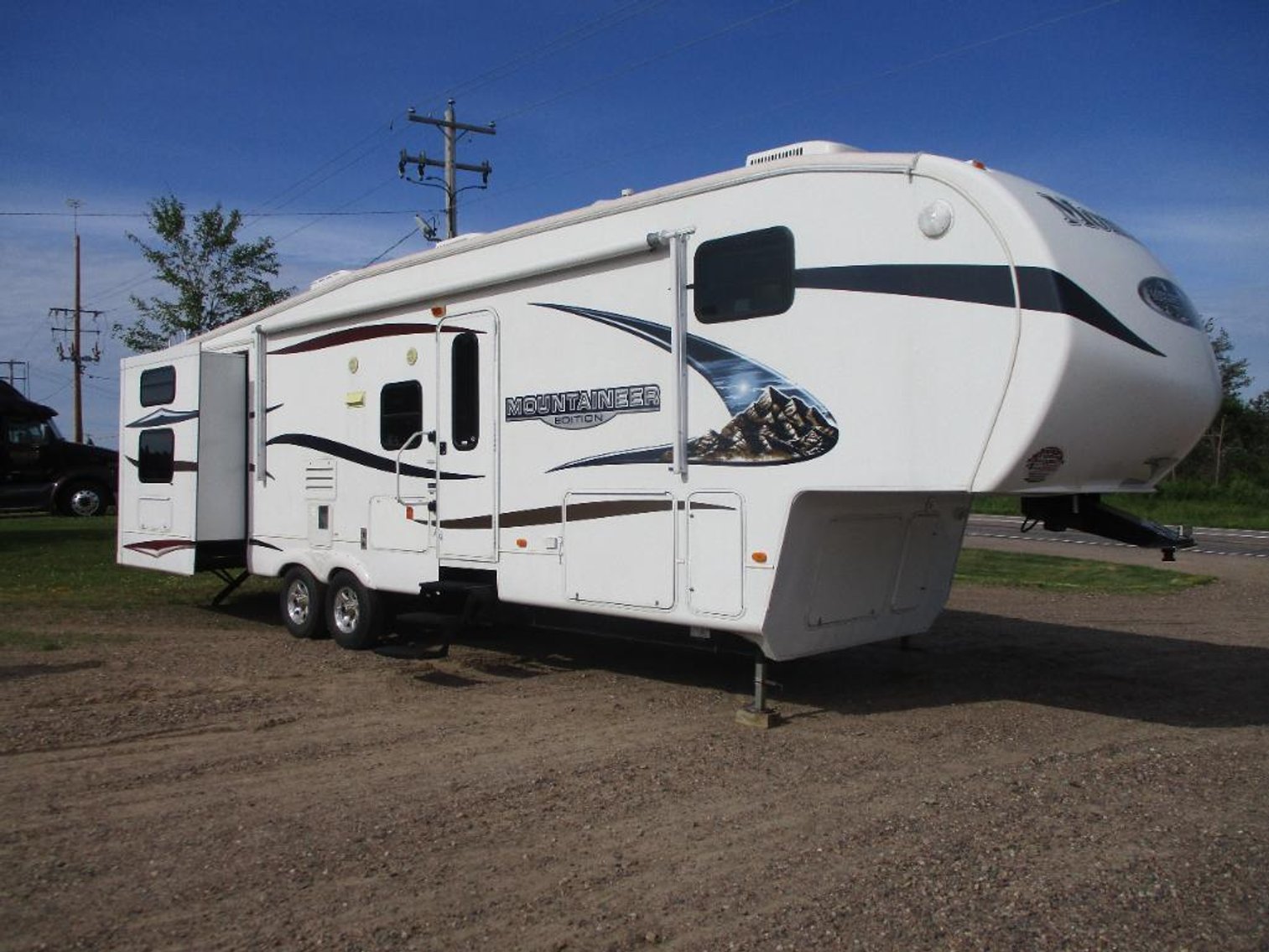 2010 Keystone Montana Mountaineer Edition, VIN: 4YDF3452XAA731028 (Merrill, WI)