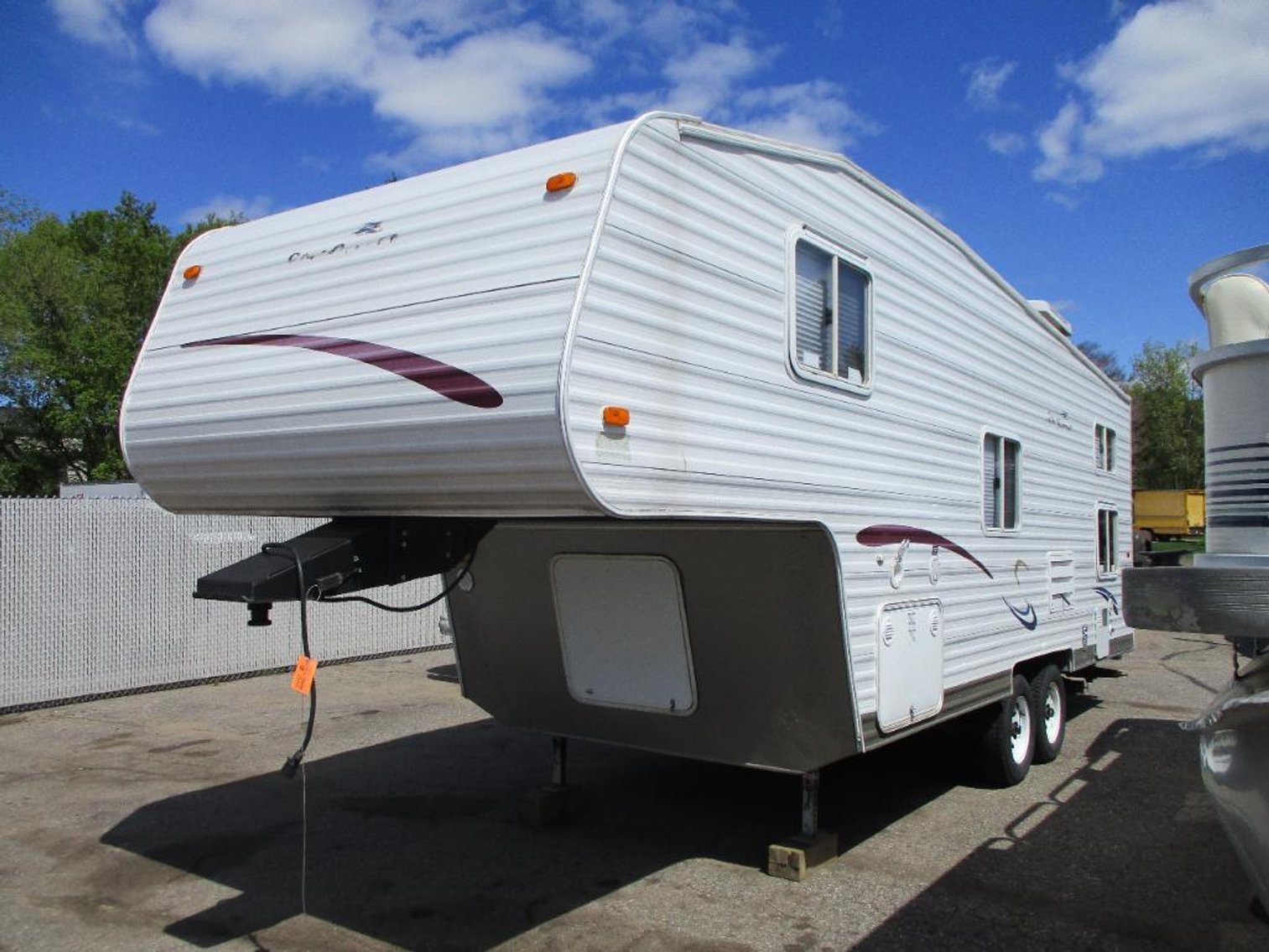 Roadrunner 5th Wheel Camper, NO TITLE, (Rhinelander, WI) Abandoned and Selling Under Towing Law