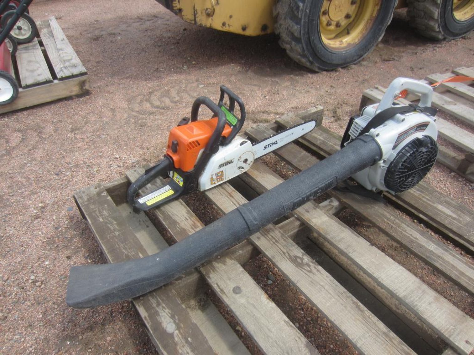 Echo ES-1000 Leaf Blower and Stihl Chainsaw (Mosinee, WI, Nitke yard)