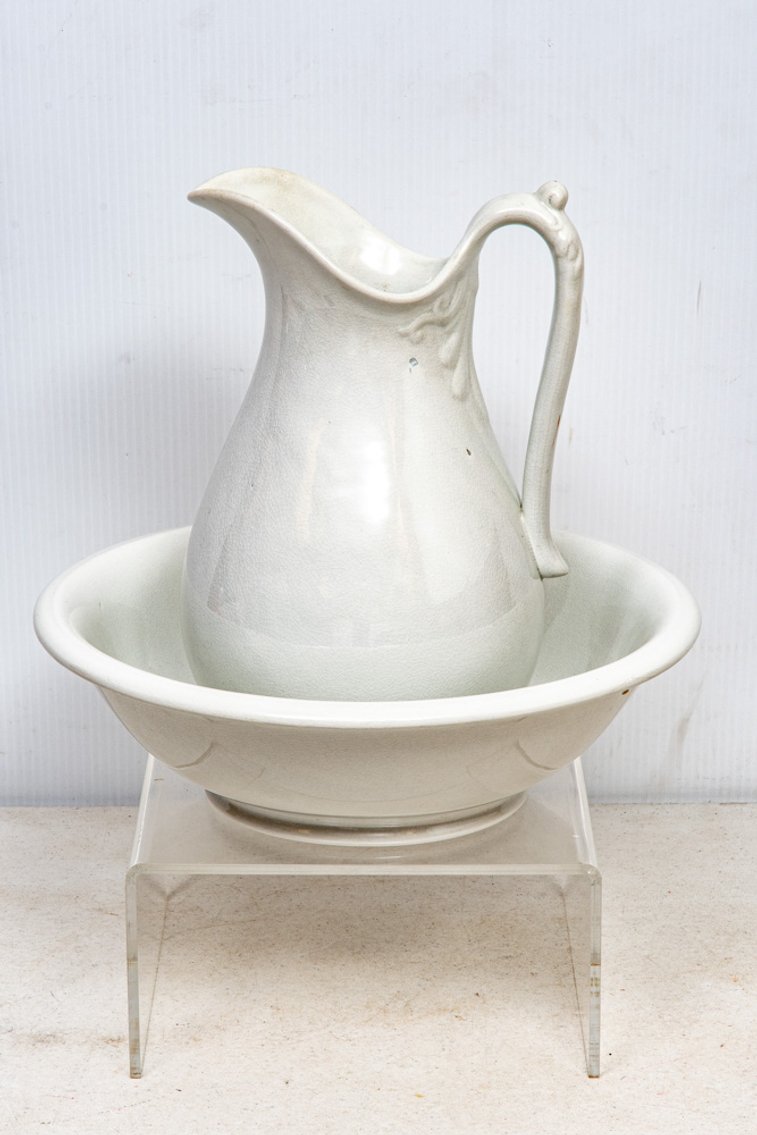 Elegant Burgess & Campbell Pitcher and Basin
