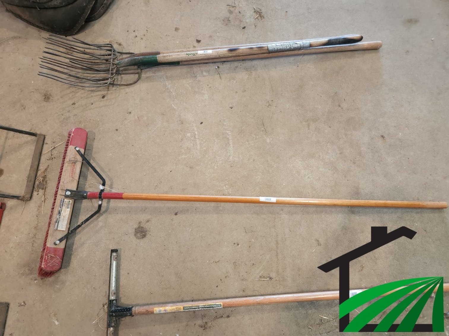 24" push broom