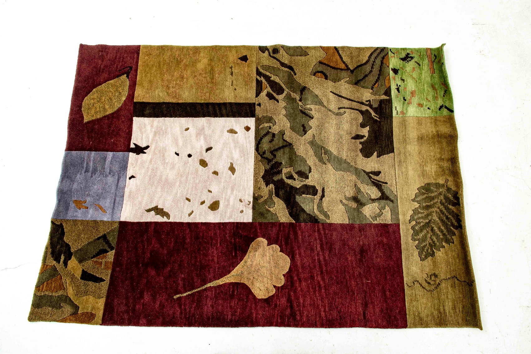 Contemporary Leaf Patterned Rug
