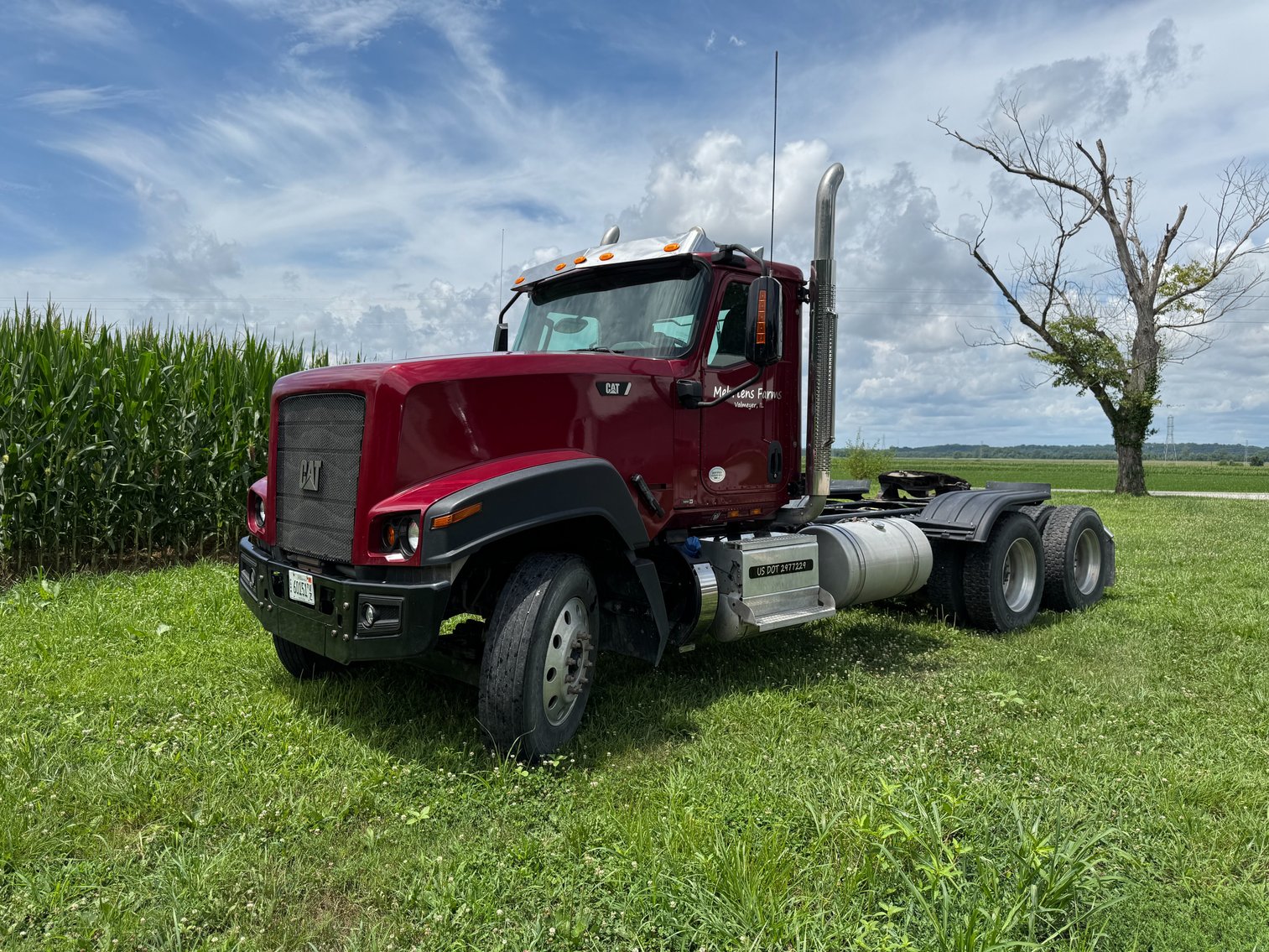 Image for 2016 Caterpillar Day Cab Truck Tractor CT680L For Sale