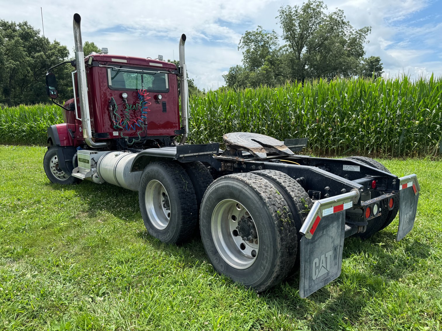 Image for 2016 Caterpillar Day Cab Truck Tractor CT680L For Sale