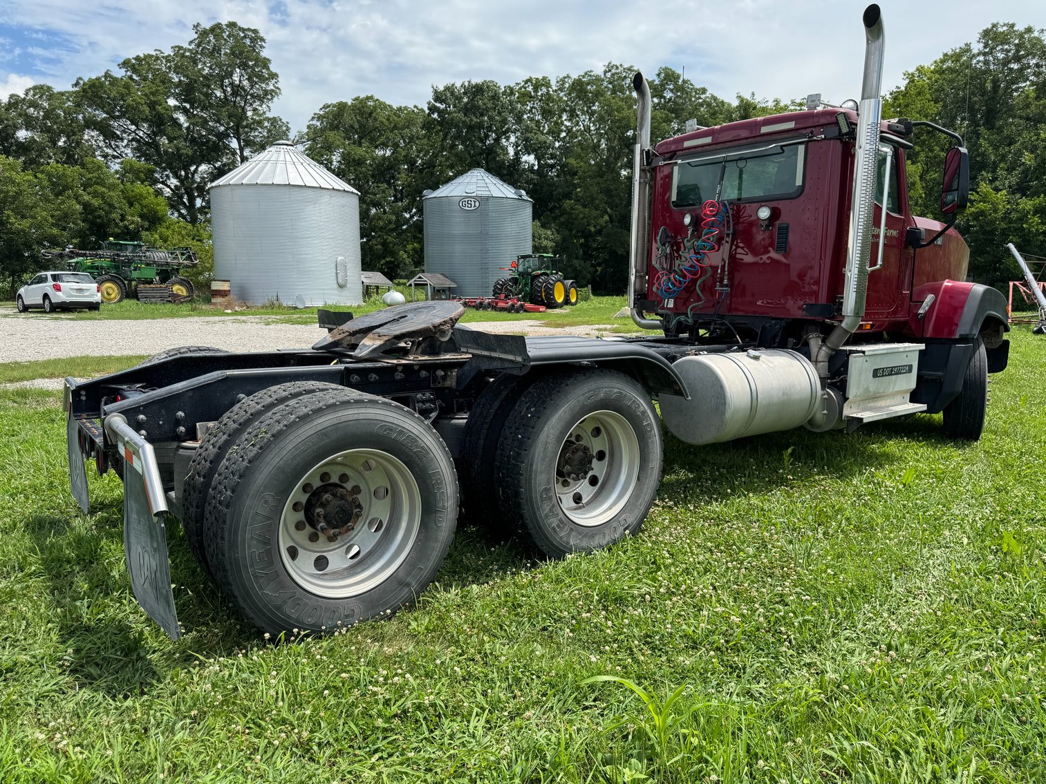 Image for 2016 Caterpillar Day Cab Truck Tractor CT680L For Sale