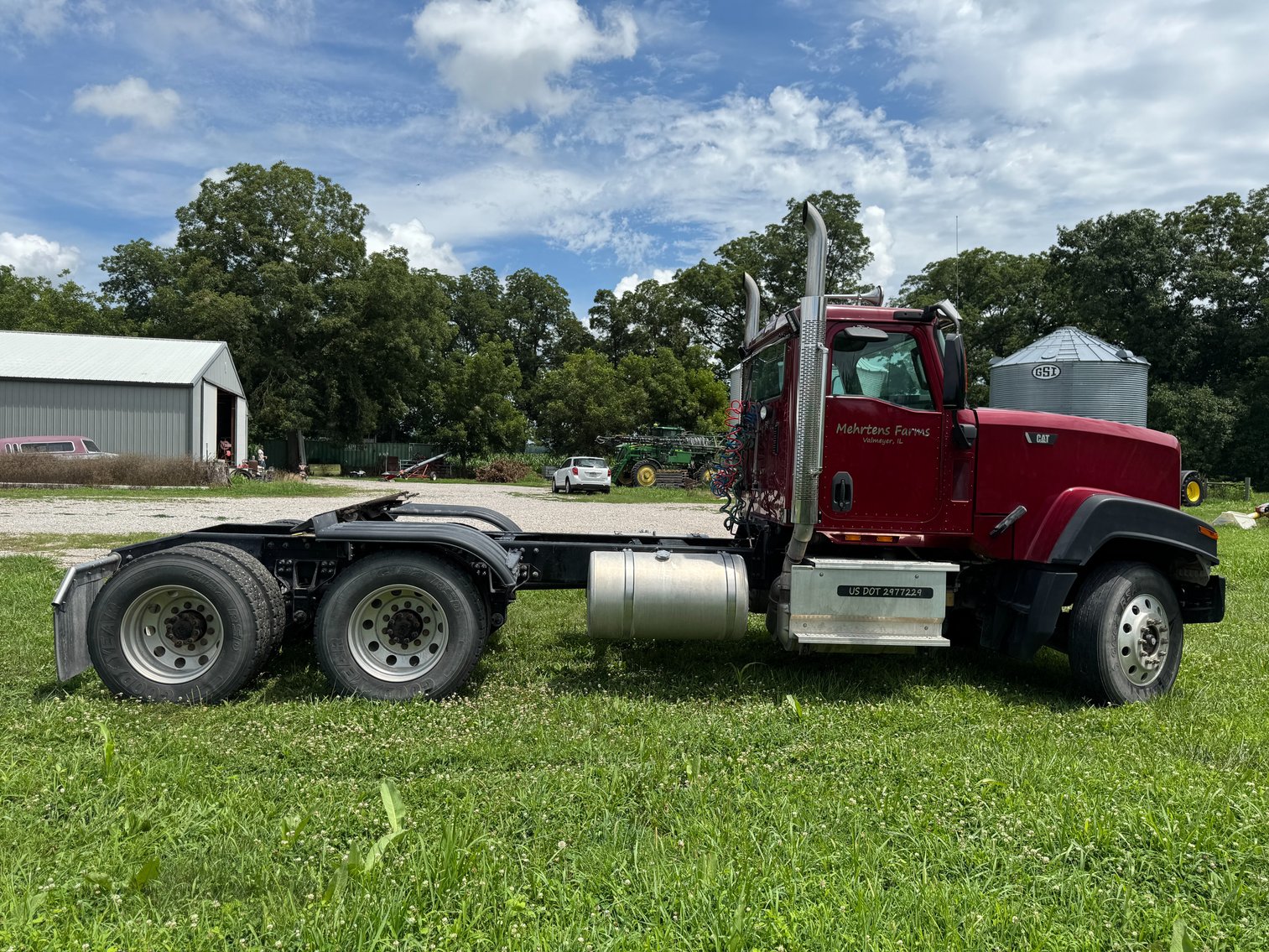 Image for 2016 Caterpillar Day Cab Truck Tractor CT680L For Sale