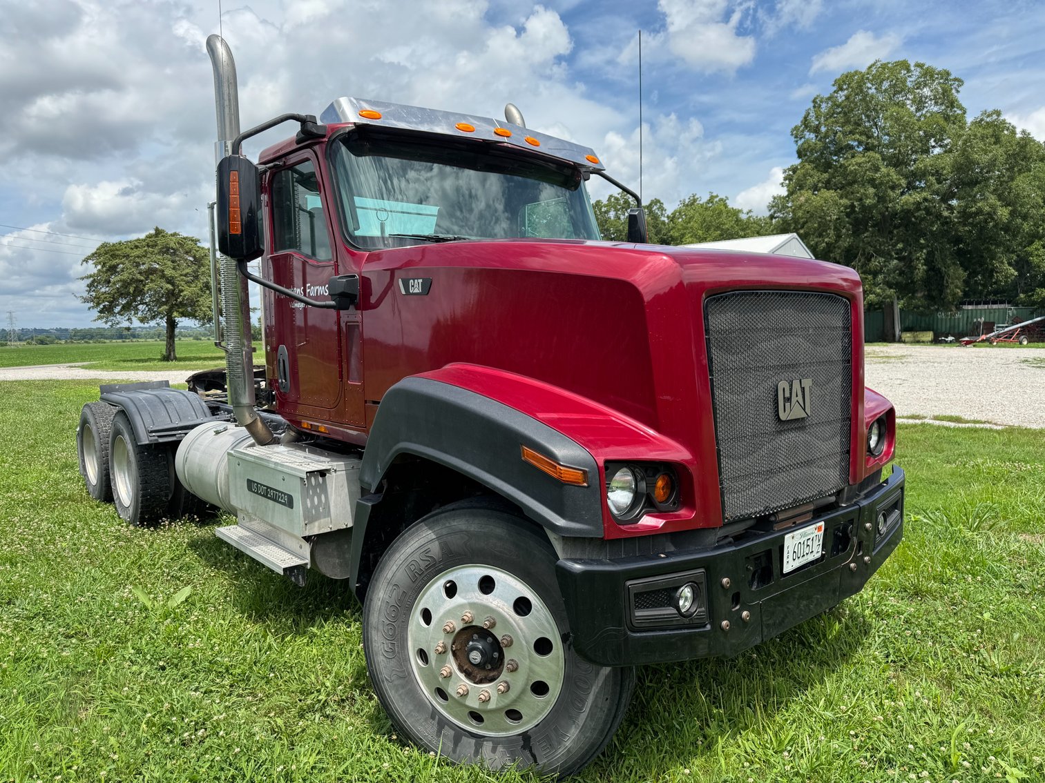 Image for 2016 Caterpillar Day Cab Truck Tractor CT680L For Sale