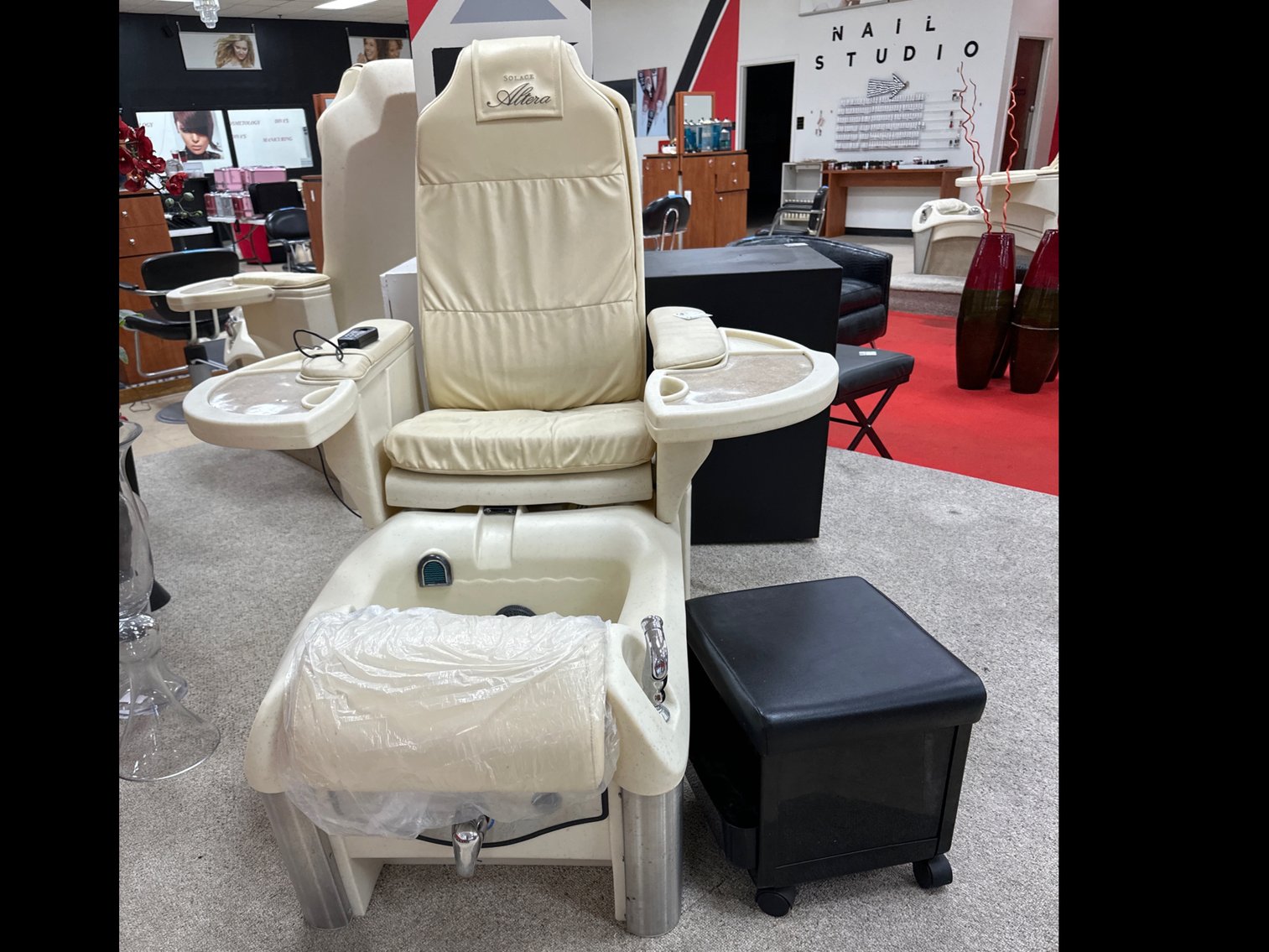 Image for Diva’s Institute of Cosmetology - School Closing