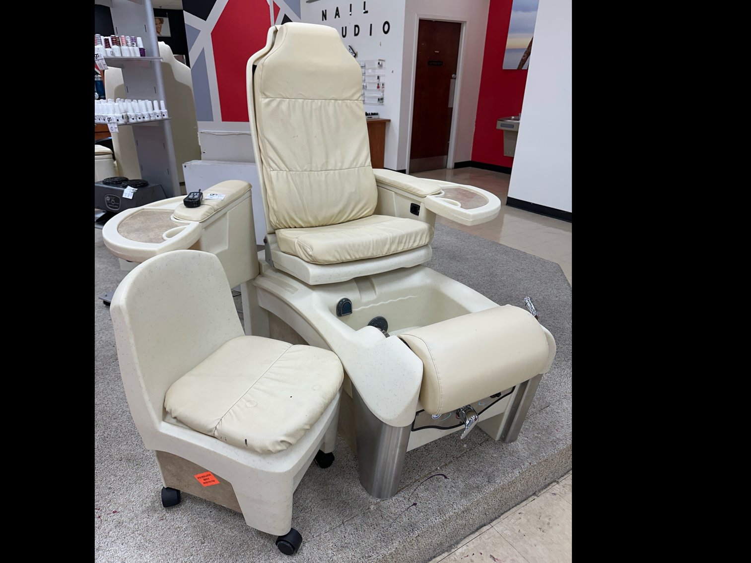 Image for Diva’s Institute of Cosmetology - School Closing