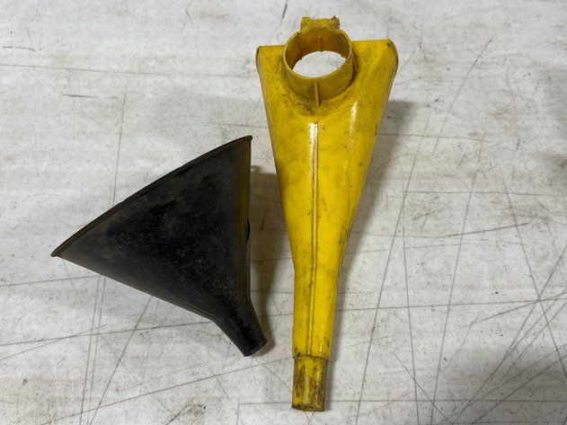 Image for Mixed Shop Tools: Oilers, Lifting Sling & Spray
