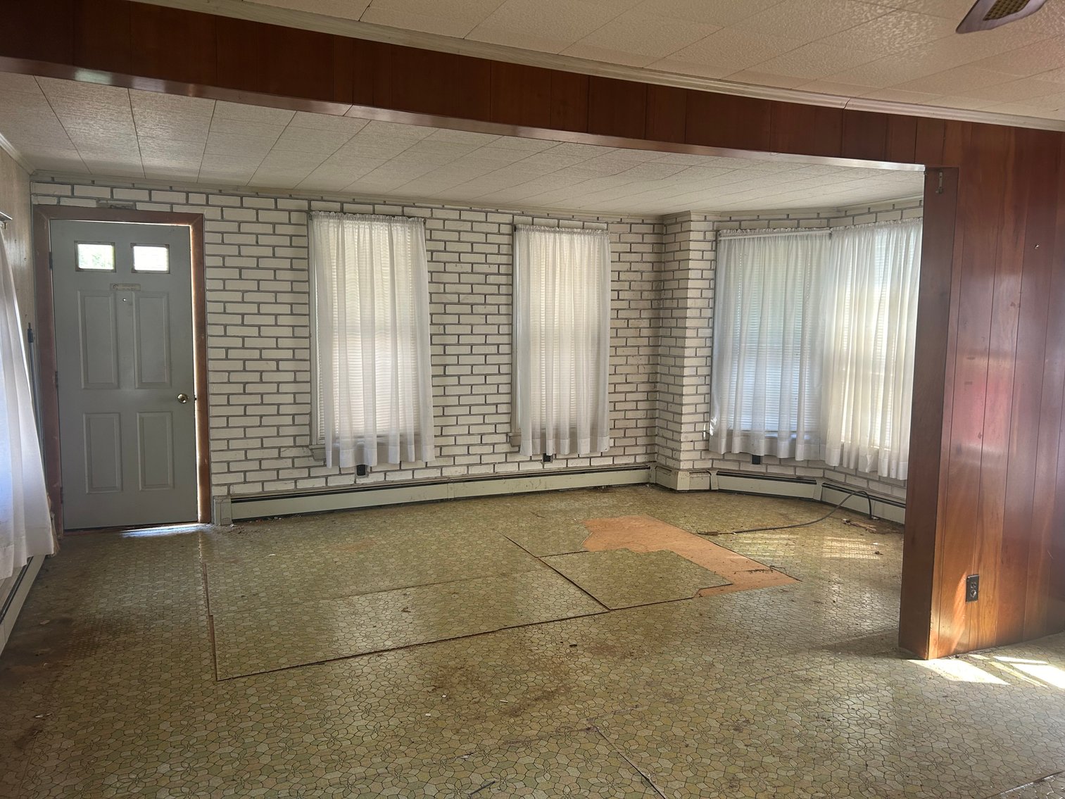 Image for Seller Ordered Online Auction - 1,278 +/- SF Two-Story Dwelling on 32' x 180' Lot