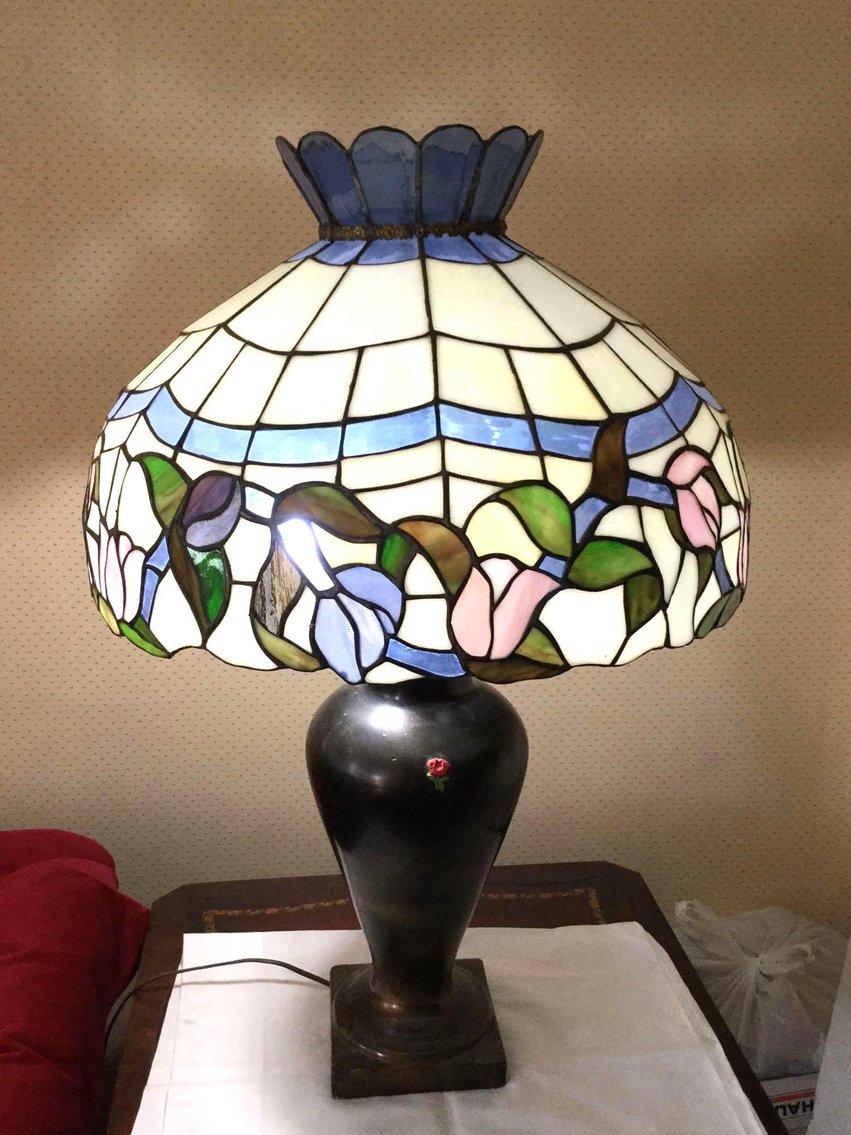 Image for Alderfer Online - Philadelphia, PA: 10-7-19 | Featuring Native American Decoratives & Rugs, Slag Glass Lamps, Electric Guitars, Gun Cabinet & More!