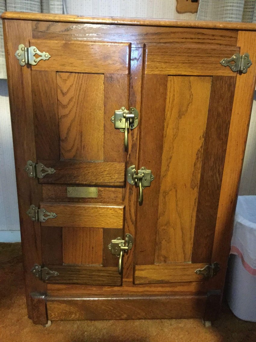 Image for Alderfer Online - Philadelphia, PA: 10-7-19 | Featuring Native American Decoratives & Rugs, Slag Glass Lamps, Electric Guitars, Gun Cabinet & More!