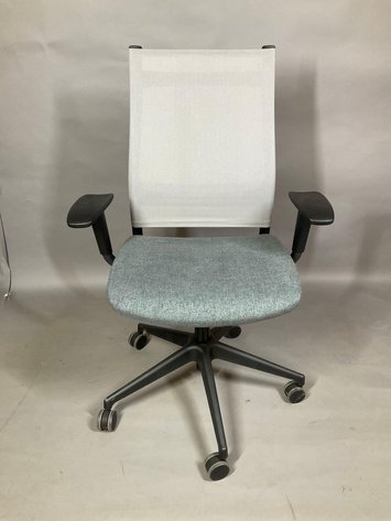 Exemplis Task Chair
