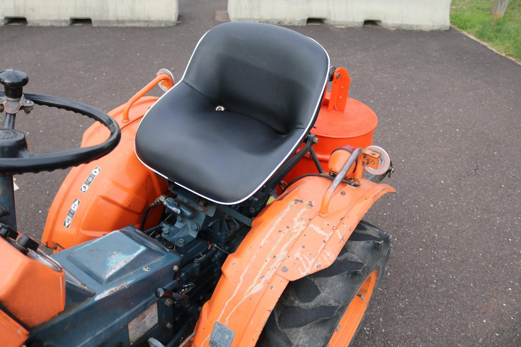 Image for 1982 Kubota B6100 HST 4WD Tractor