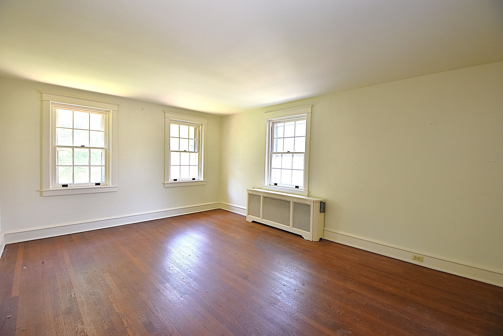 Image for Sold! Real Estate For Auction | 19 Farm Road, Wayne, PA 19087 | July 17, 2025 at 4:00 PM