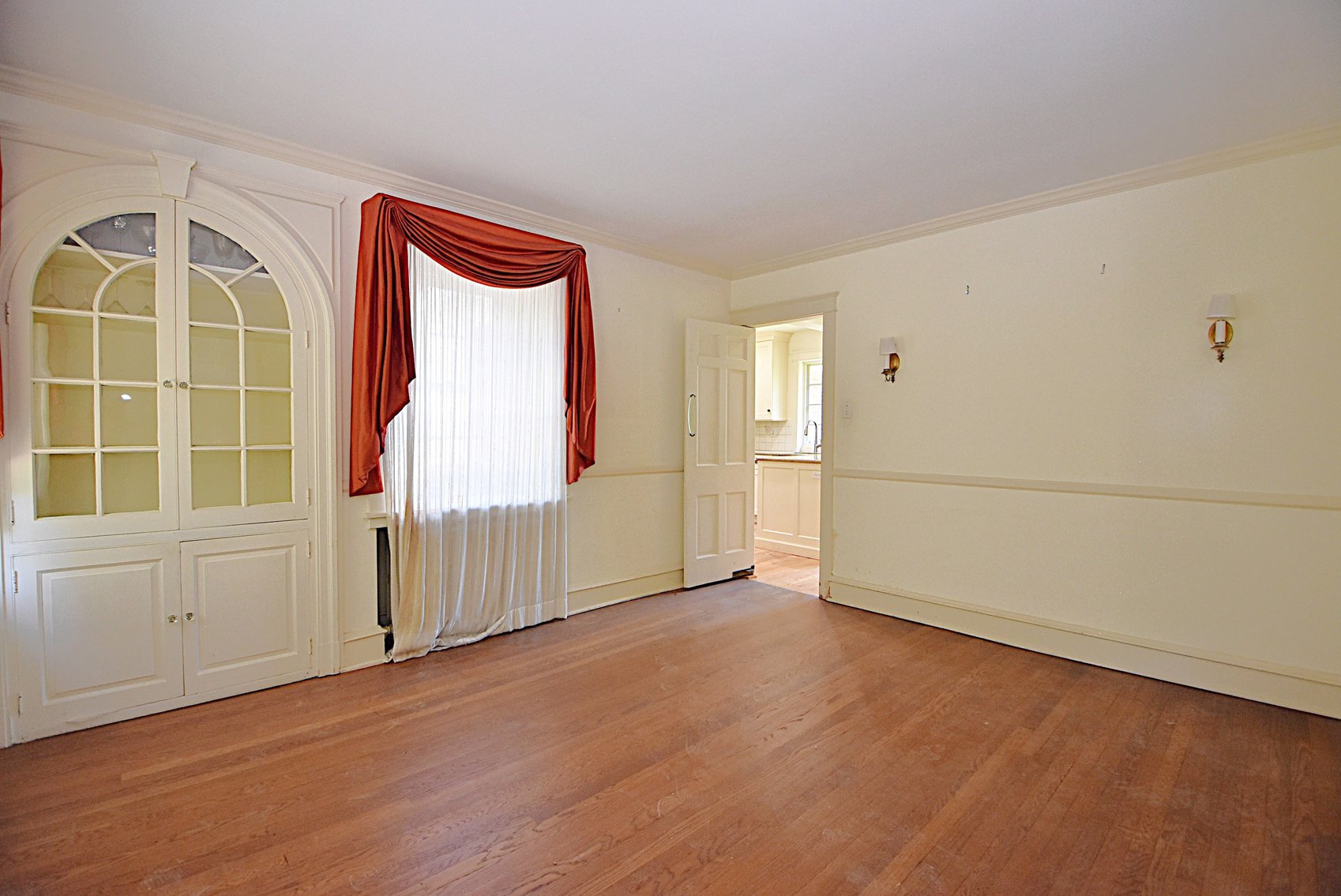 Image for Sold! Real Estate For Auction | 19 Farm Road, Wayne, PA 19087 | July 17, 2025 at 4:00 PM