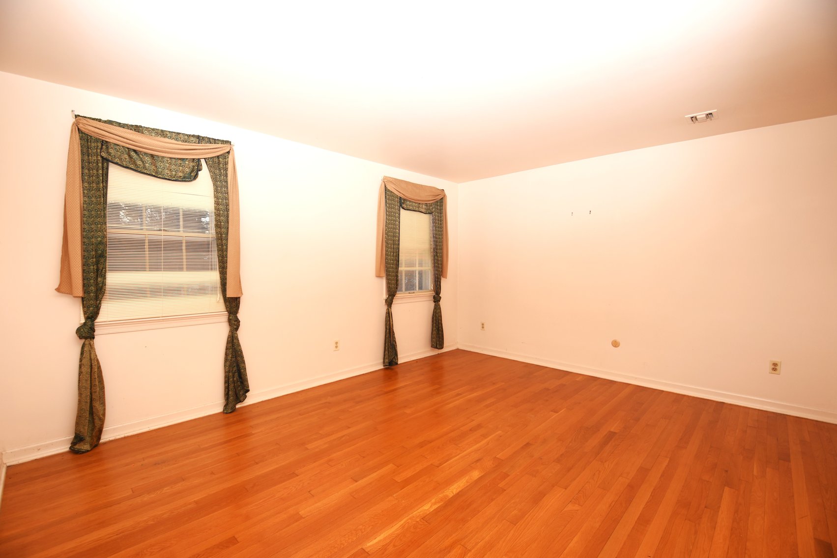 Image for Sold! Real Estate For Auction | 1850 Briarcliff Terrace, Allentown, PA 18103 | March 26, 2026 at 4:00 PM