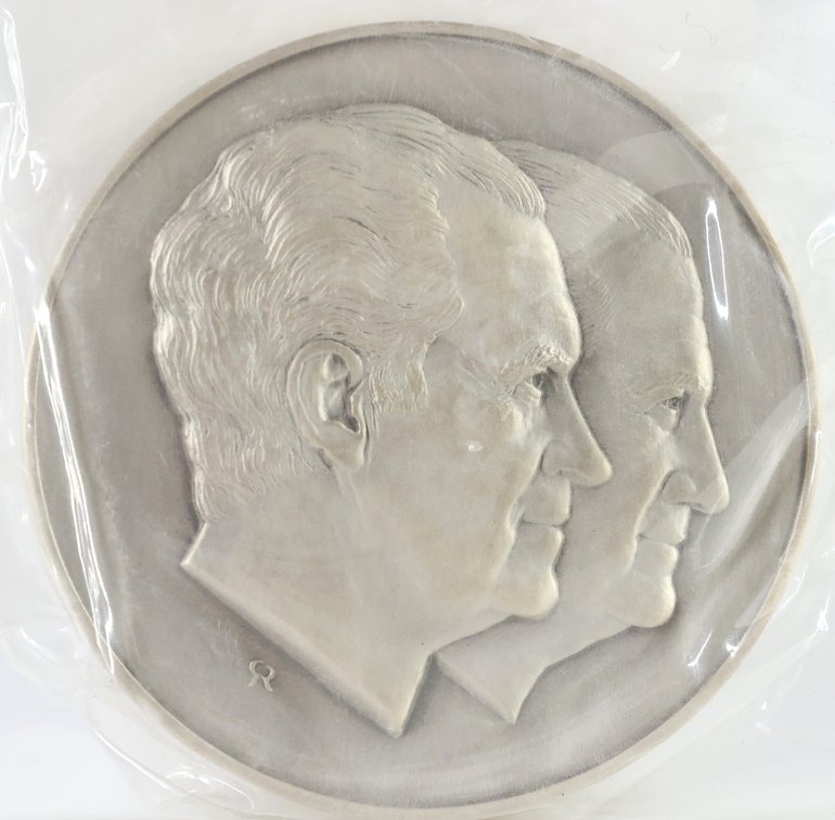 Image for Franklin Mint Sterling Silver Nixon Inaugural Medal