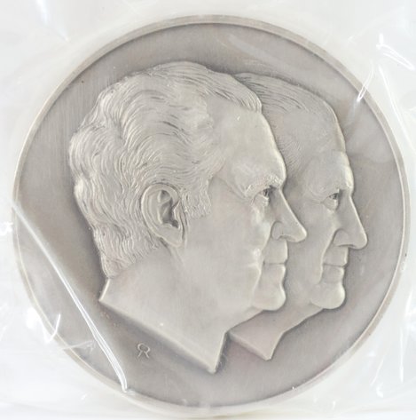 Image for Franklin Mint Sterling Silver Nixon Inaugural Medal