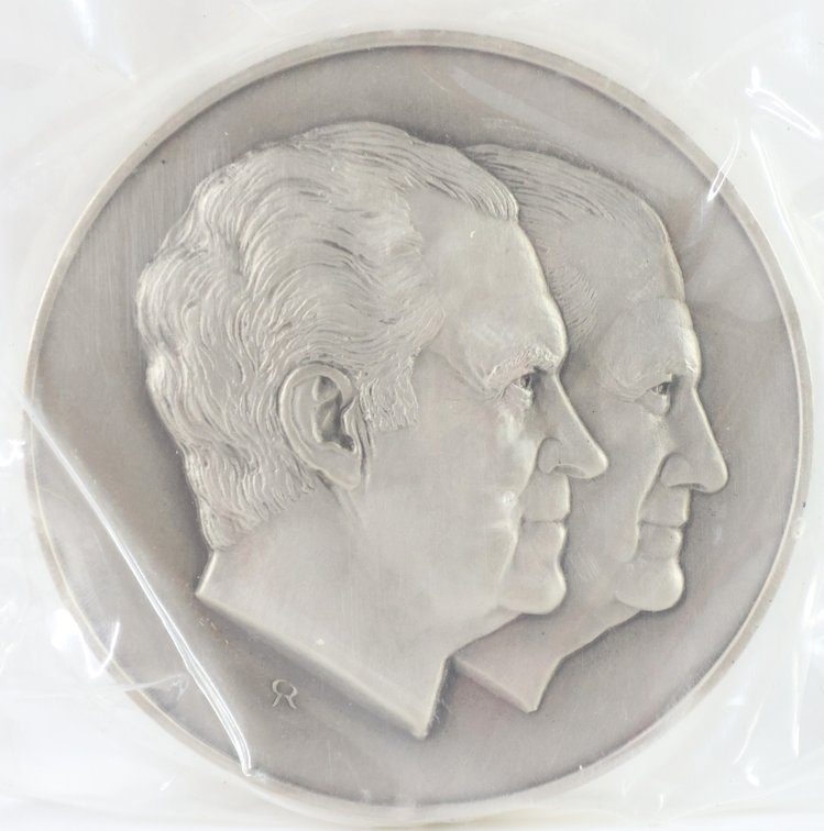 Image for Franklin Mint Sterling Silver Nixon Inaugural Medal
