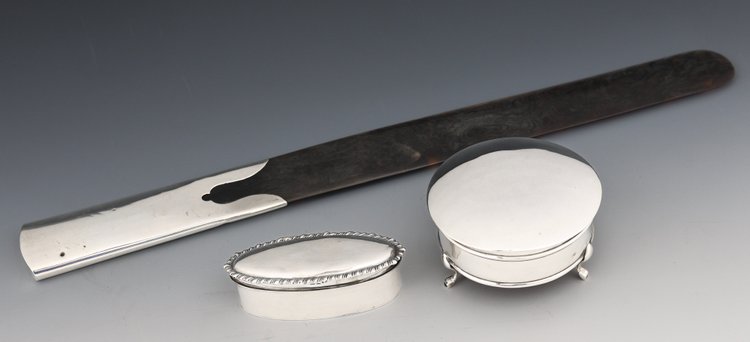 Image for Edwardian British Sterling Silver Vanity Accessories