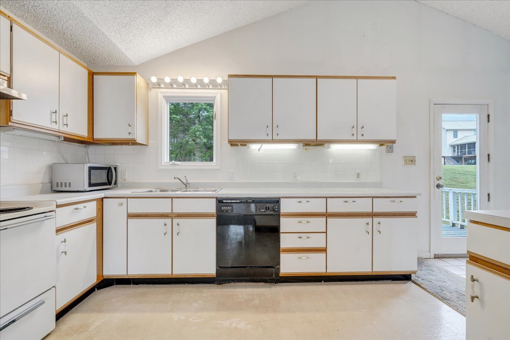 Image for 205 Park Shores Circle Real Estate Auction